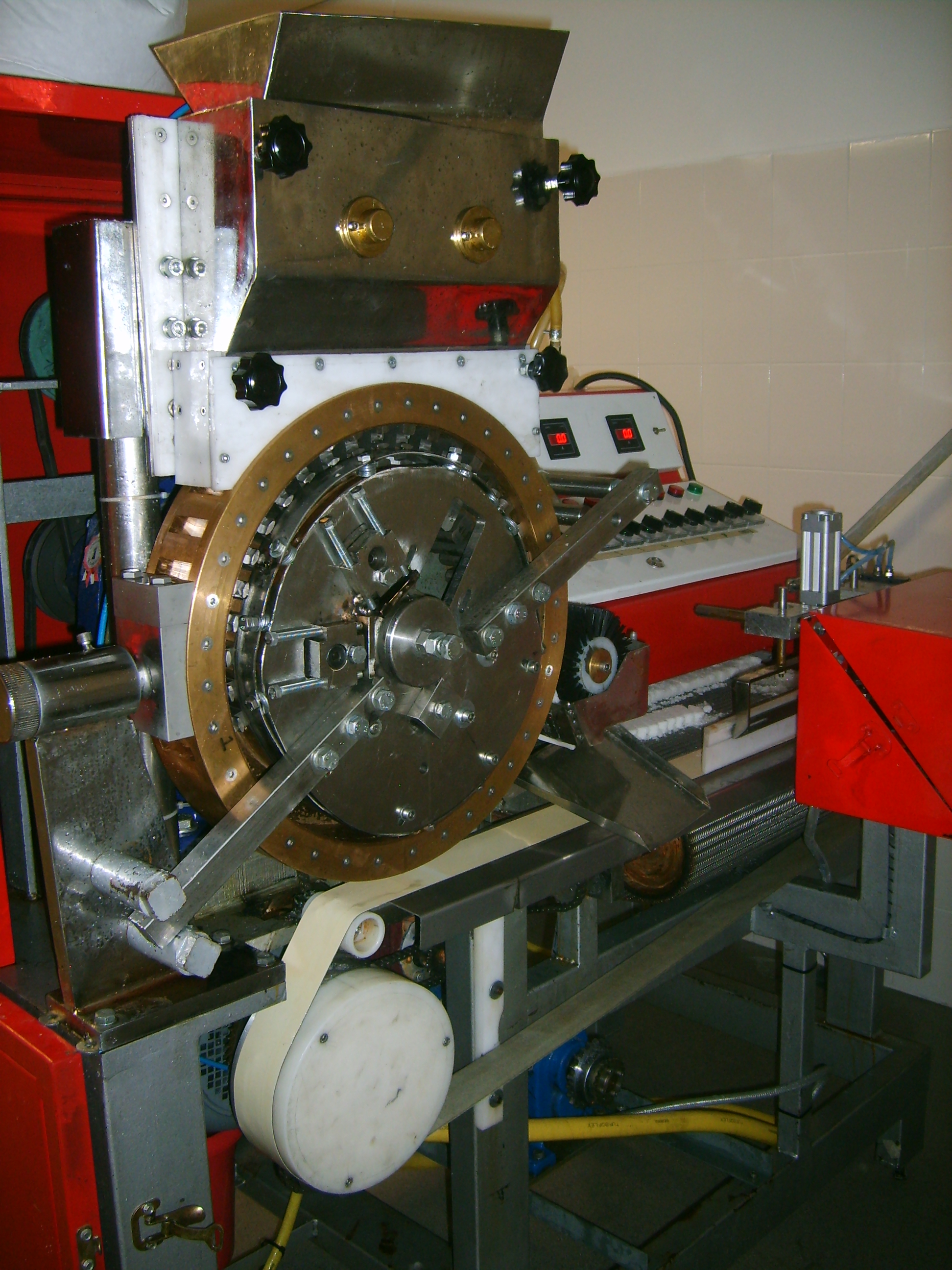 C Tipi Yarı Otomatik Küp Şeker Makinesi